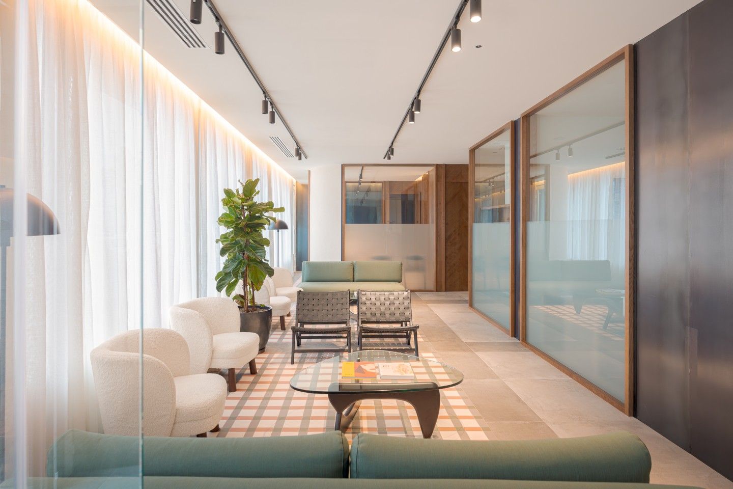 Implantis - Moba Showroom  (web)-8.jpg